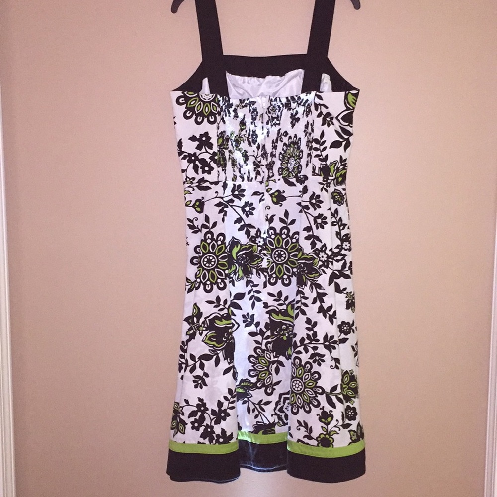 Cute dress - Picture 2 of 4